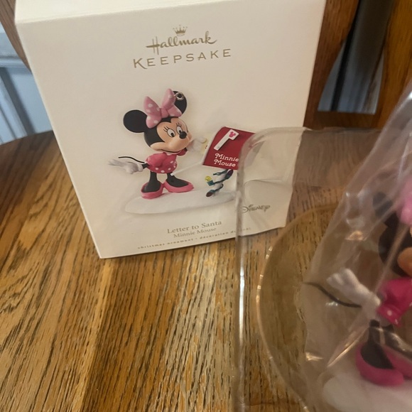 Hallmark Minnie Mouse Ornament- letters to Santa - Picture 2 of 2